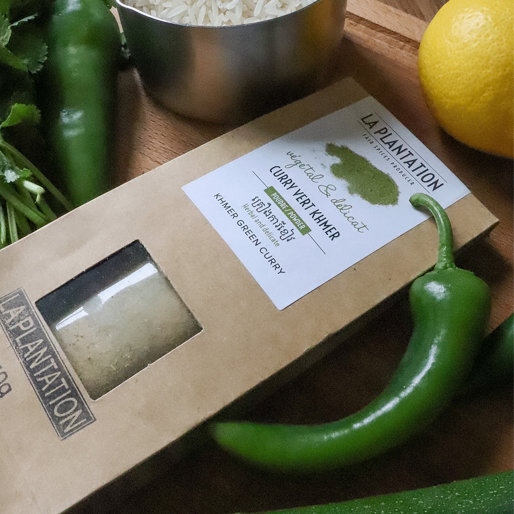 paquet de curry vert avec un piment jalapenos