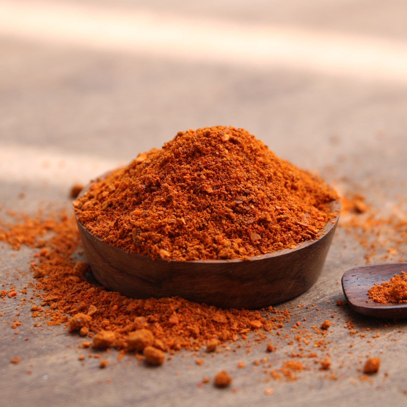 poudre de paprika fumé dans un bol