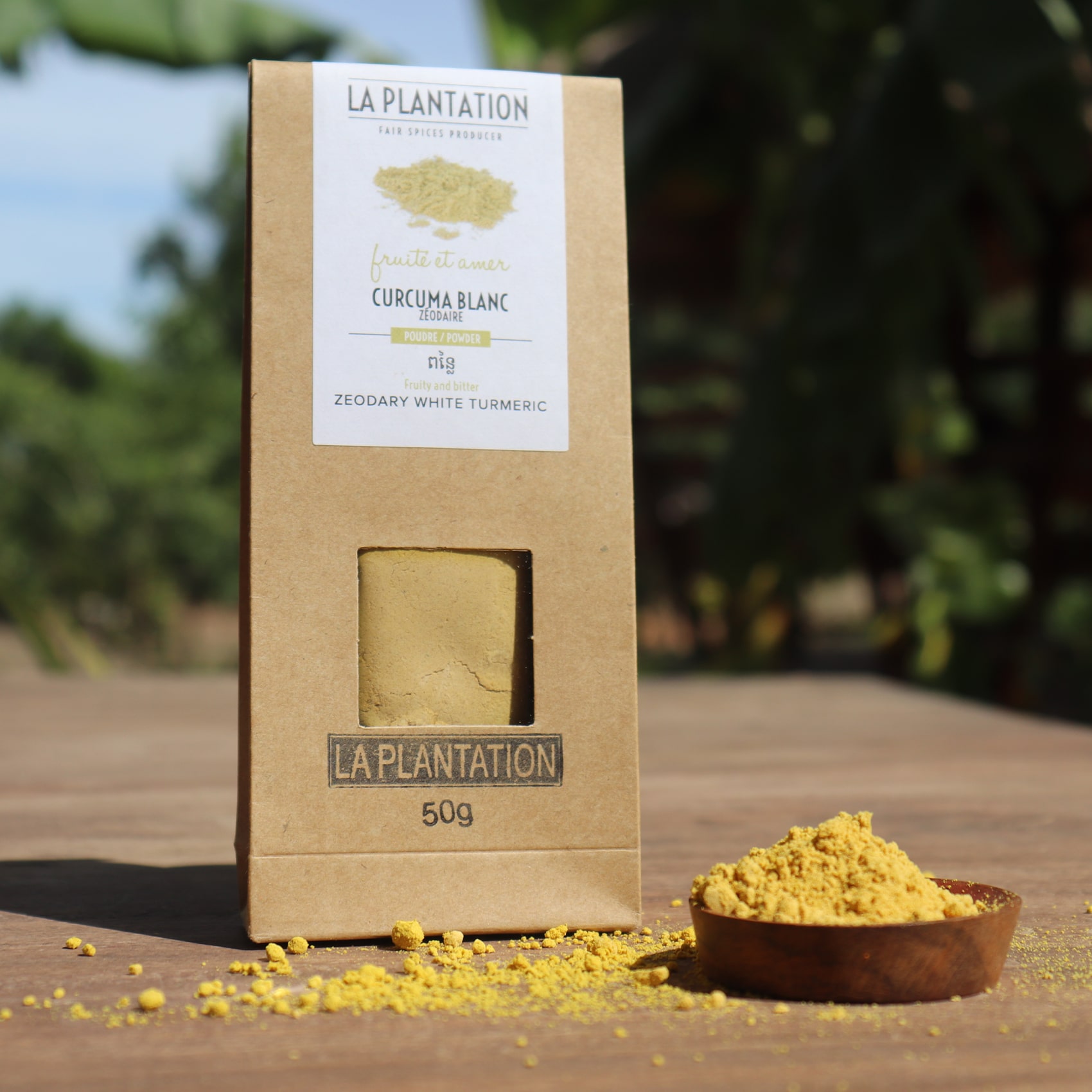 paquet de poudre de curcuma blanc