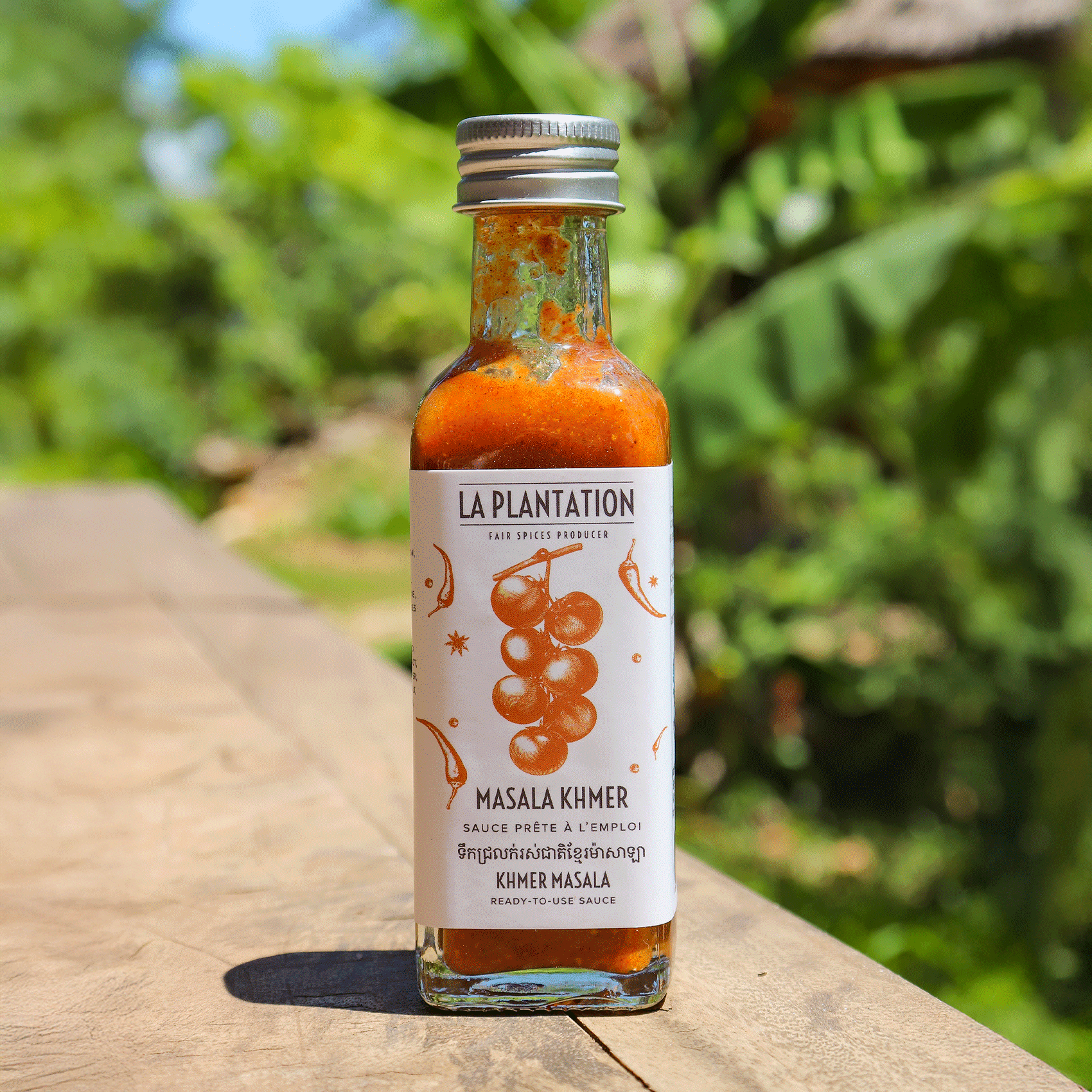 sauce piquante masala khmer dans un décor tropical