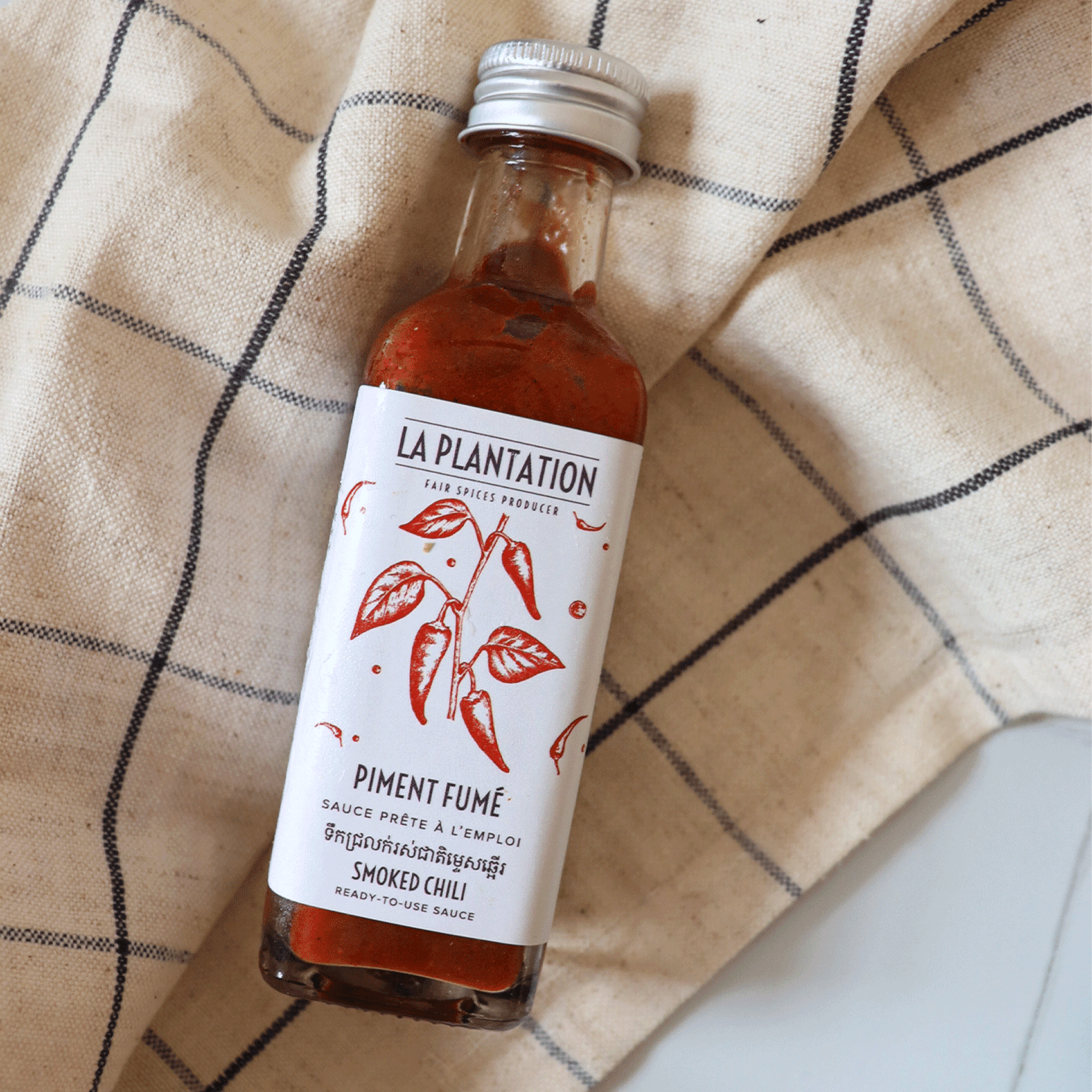 sauce piquante au piment fumé en bouteille