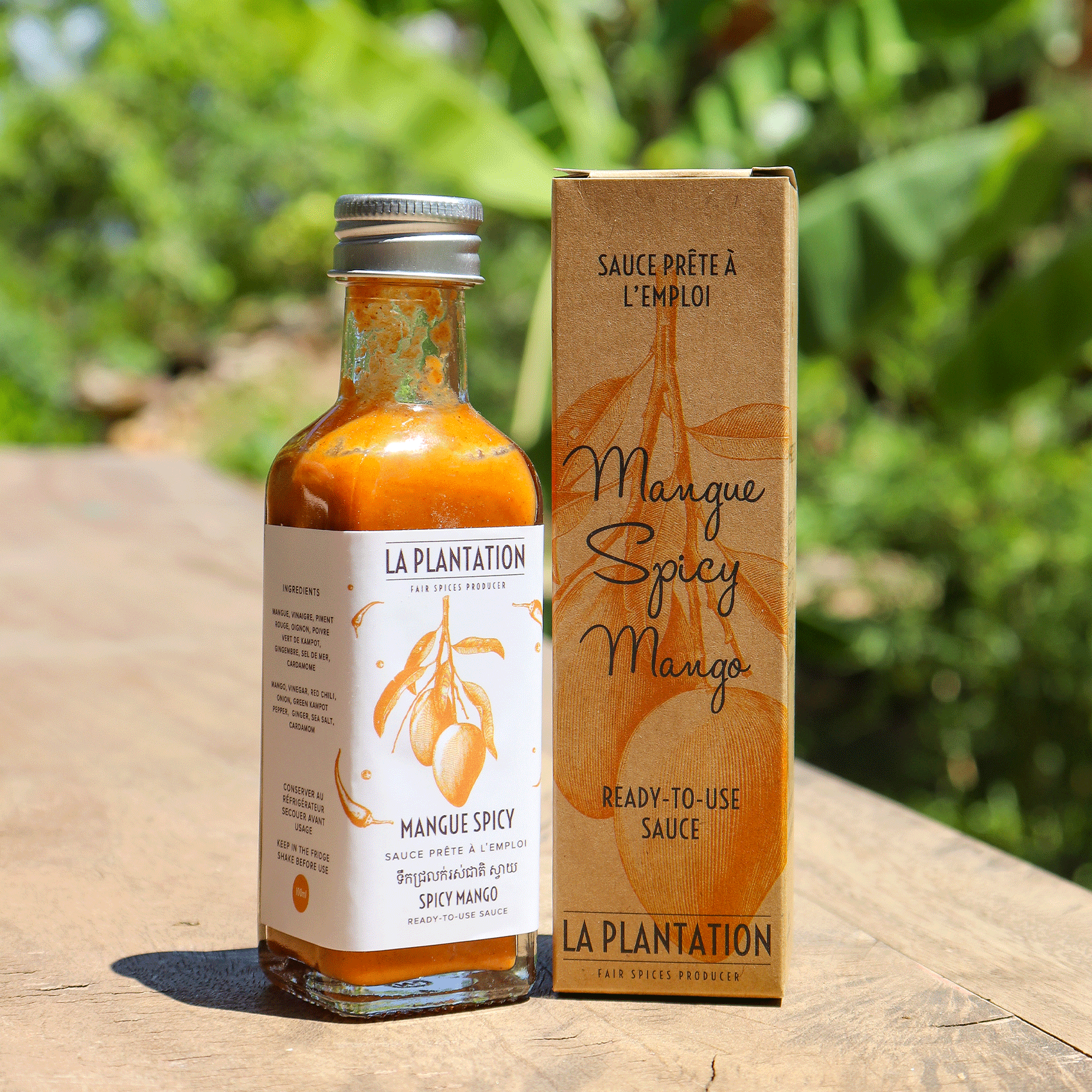 bouteille de sauce piquante à l'ananas