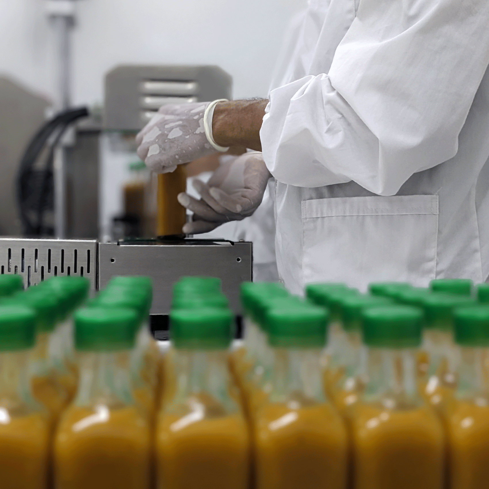 Abfüllung von Flaschen mit scharfen Soßen