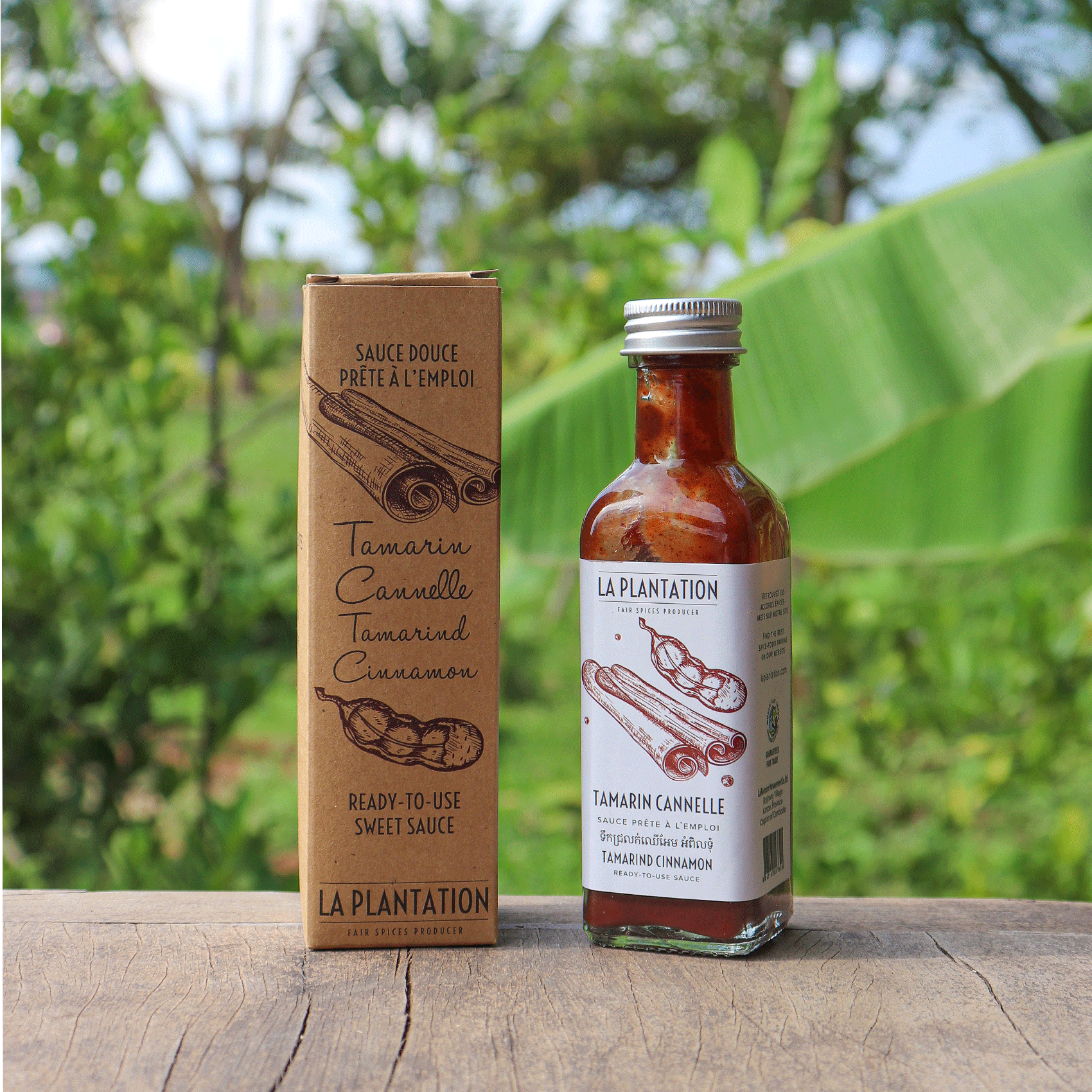 bouteille de sauce à la cannelle et emballage