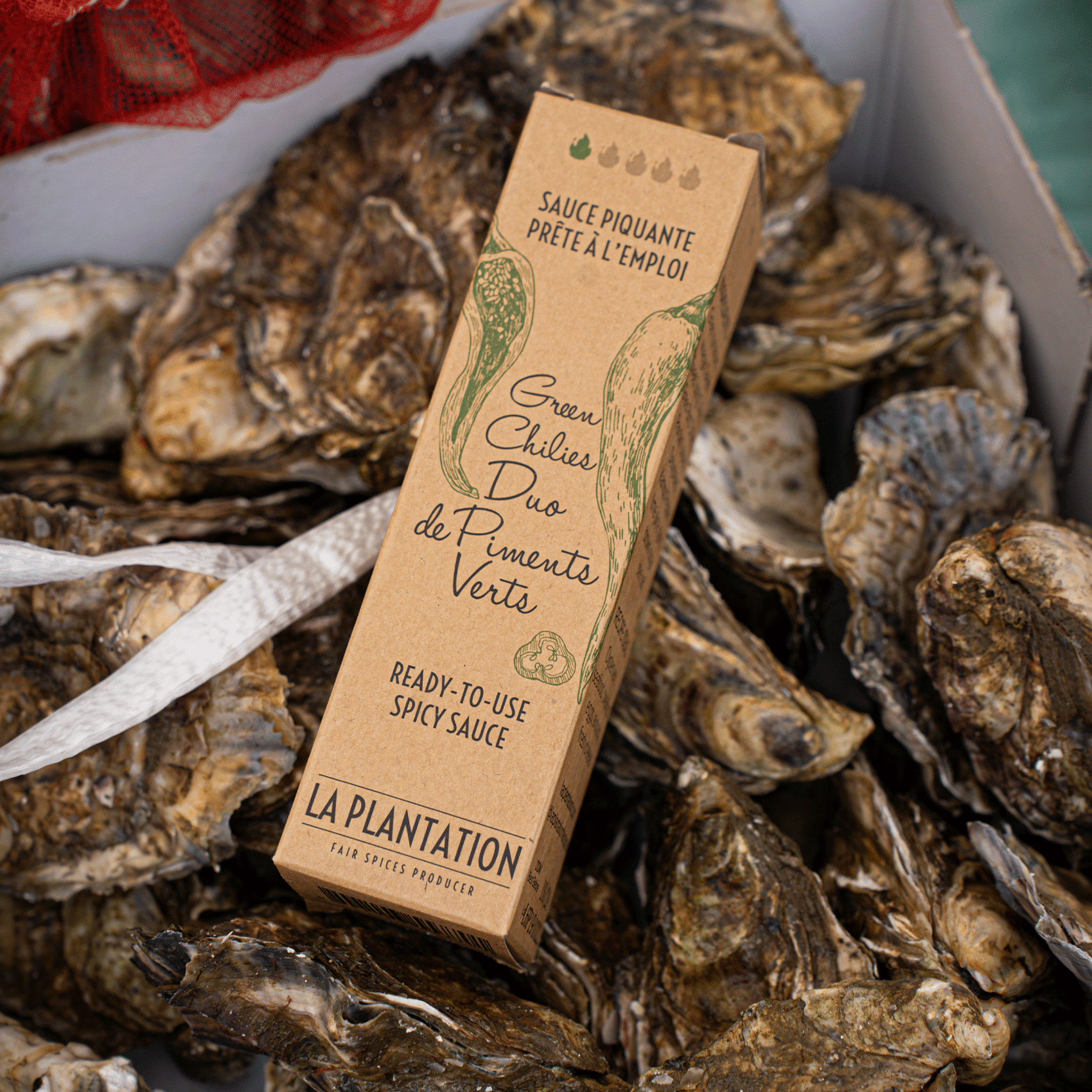 emballage de sauce posé sur des huitres