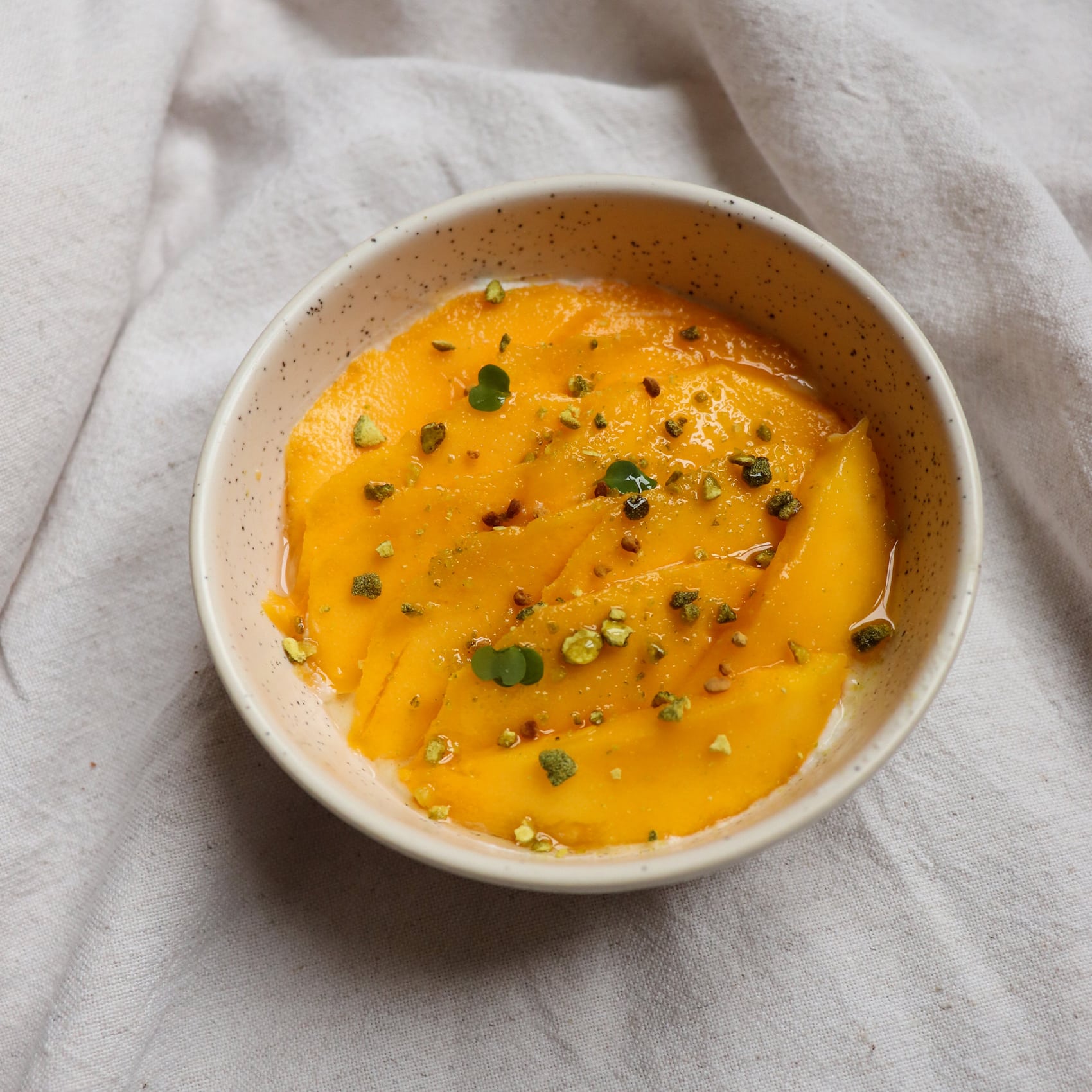 recette de mangue en tranche assaisonné aux zestes de combava