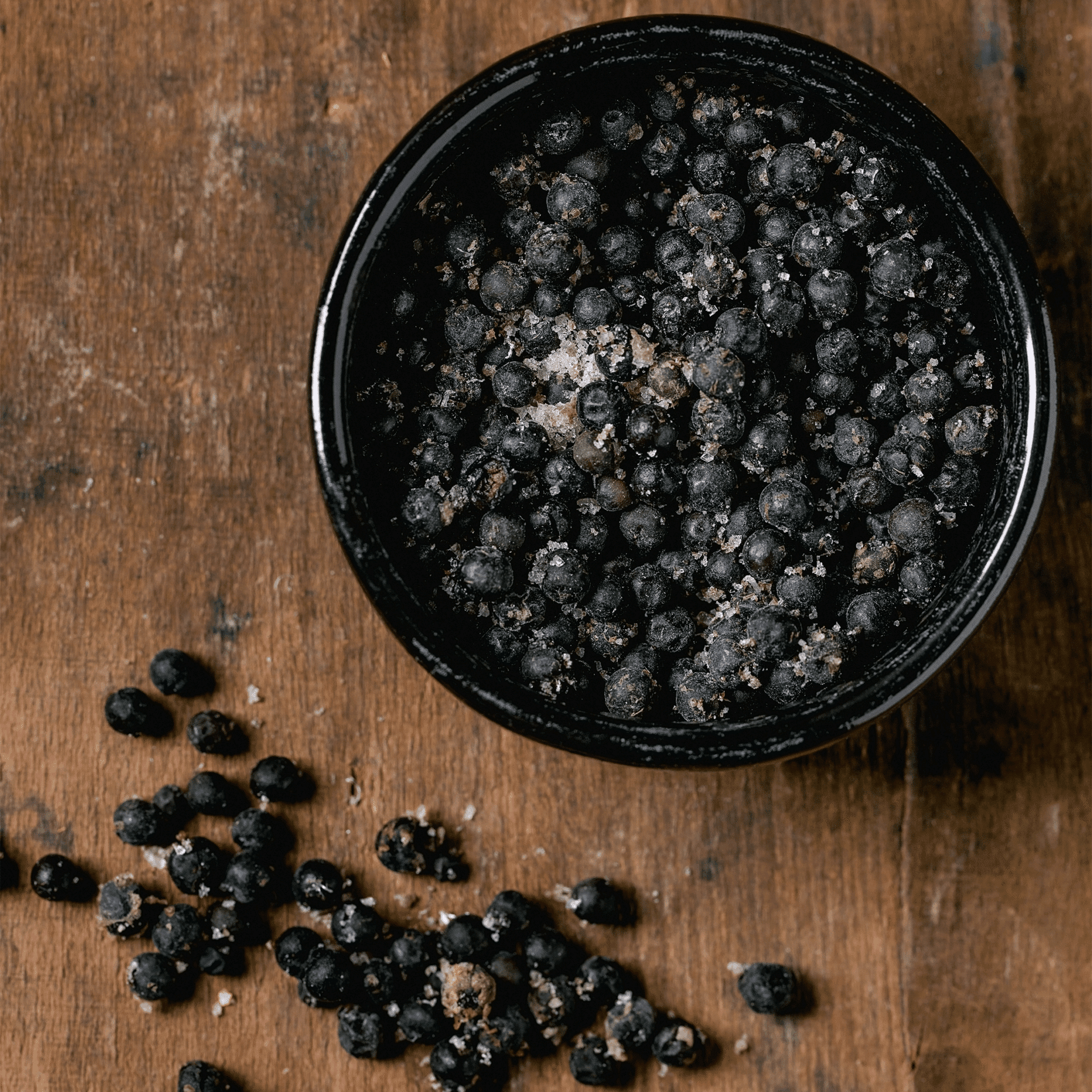 grains de poivre noir fermenté au sel