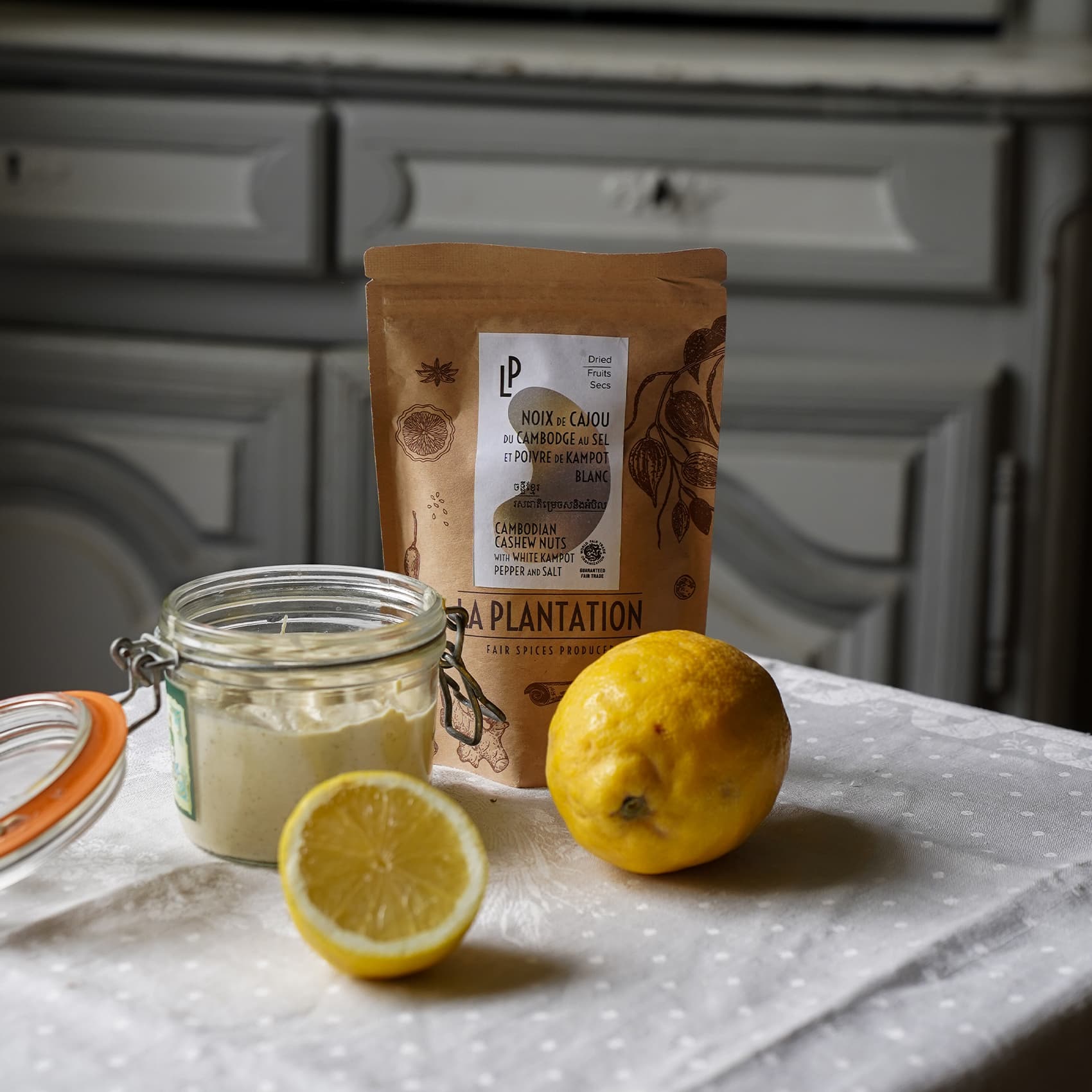 citron découpé et pate de noix de cajou