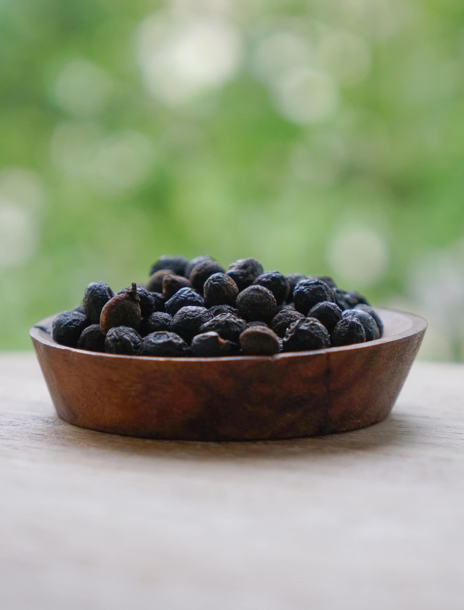 baie de verveine dans un bol traditionnel