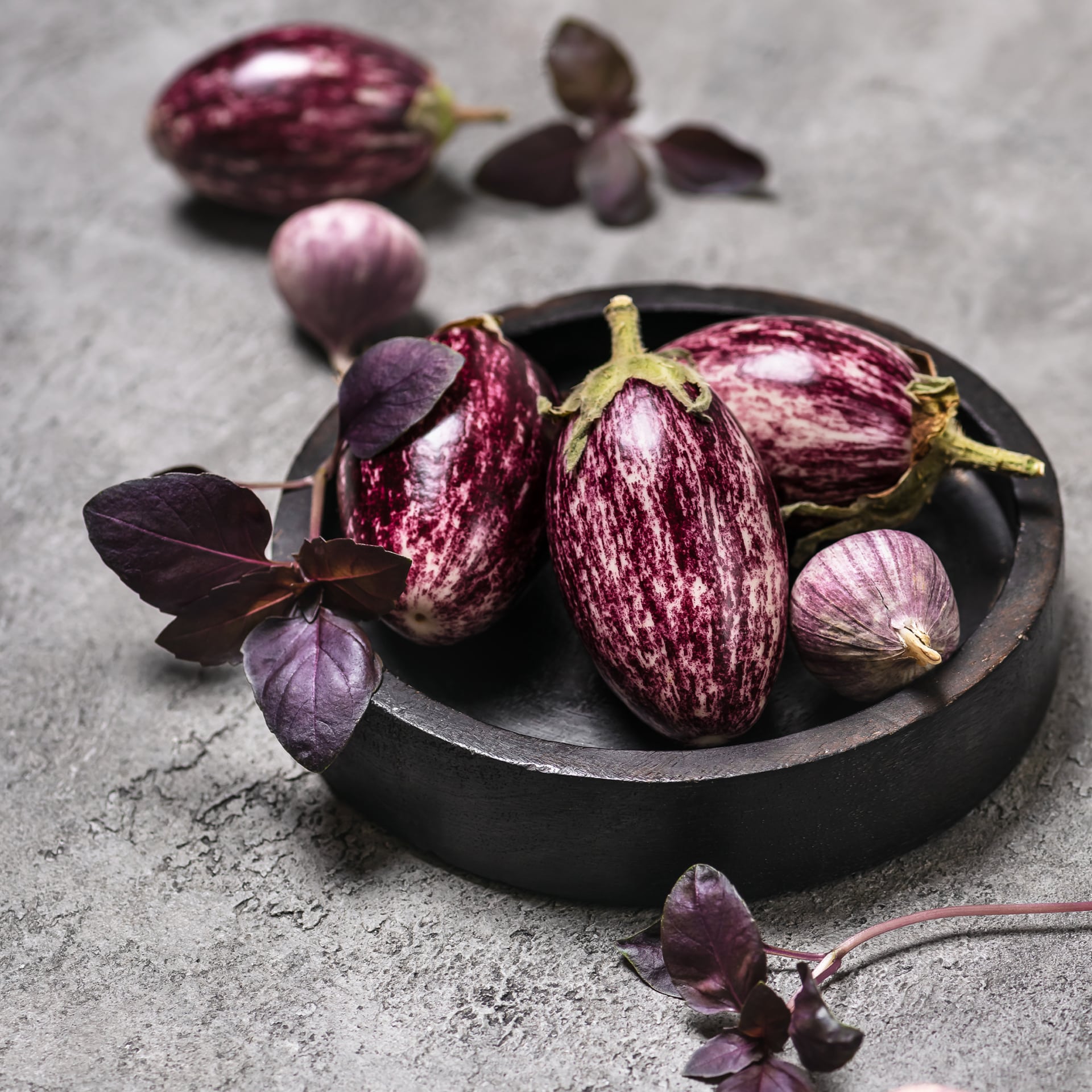 assortiment d'aubergines dans un plat