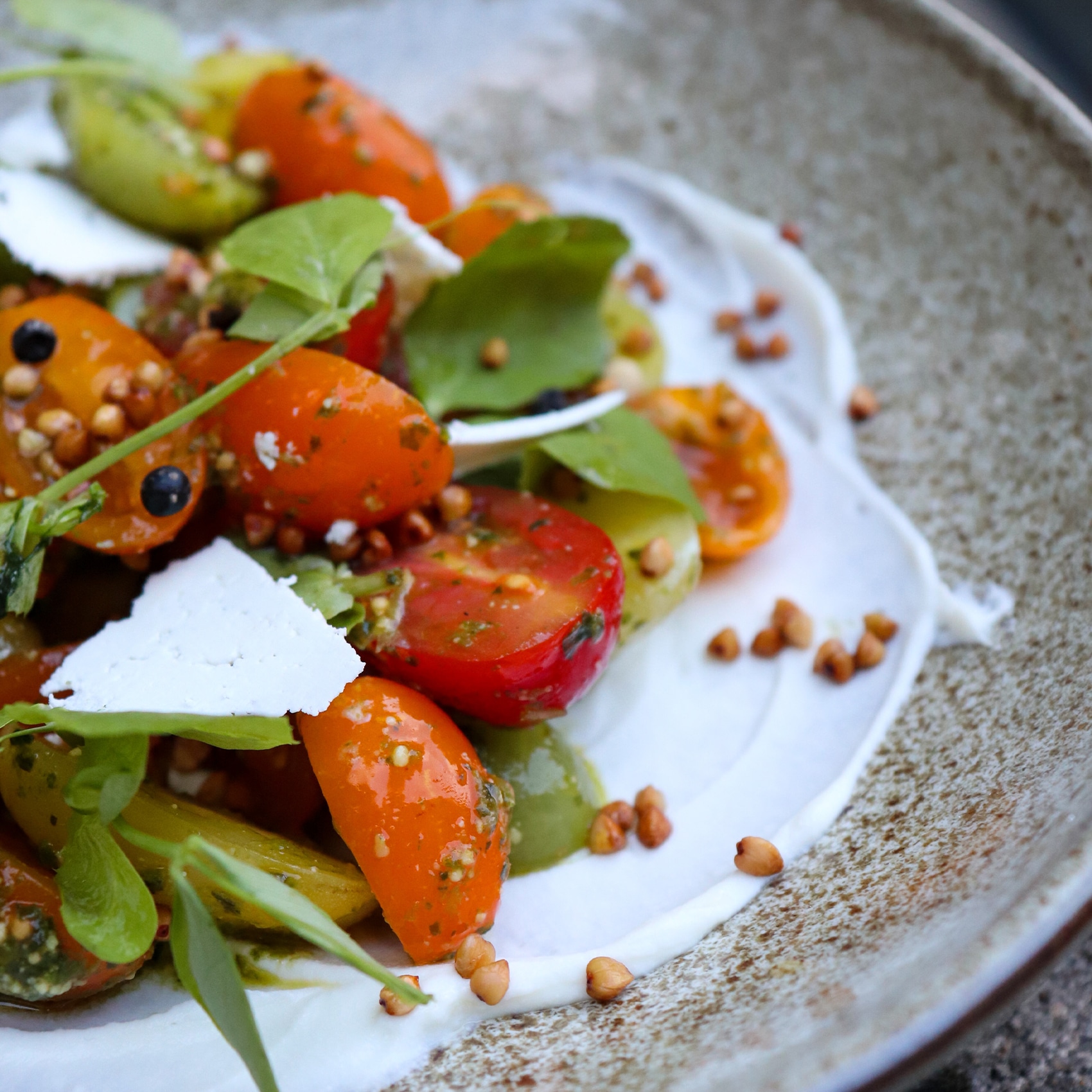 recette de salade de tomates fraiches et herbes