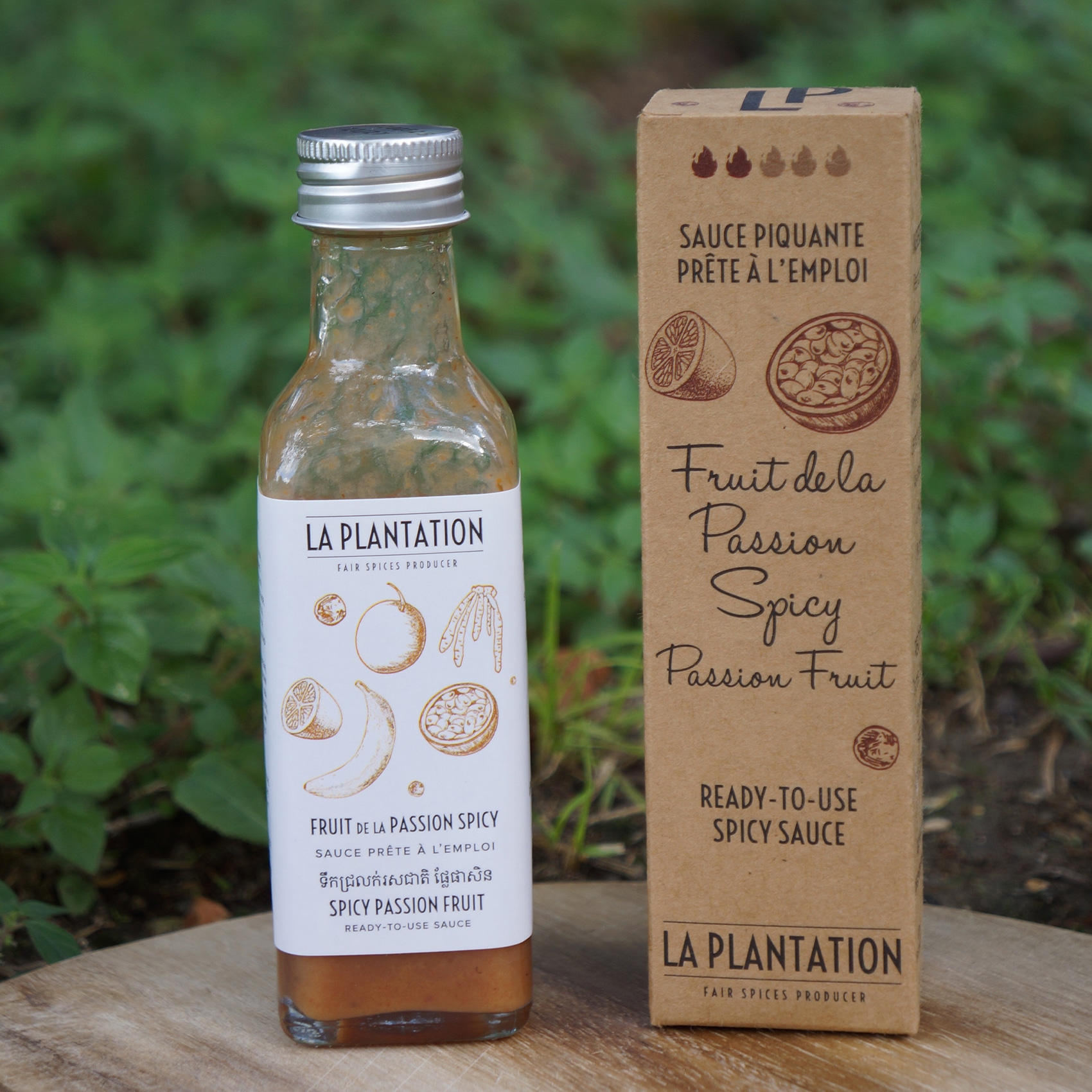 bouteille de sauce piquante au fruit de la passion