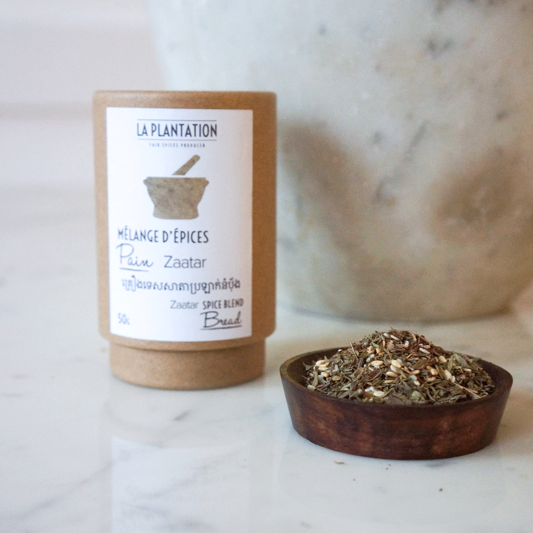 mélanges d'épices zaatar dans un pot