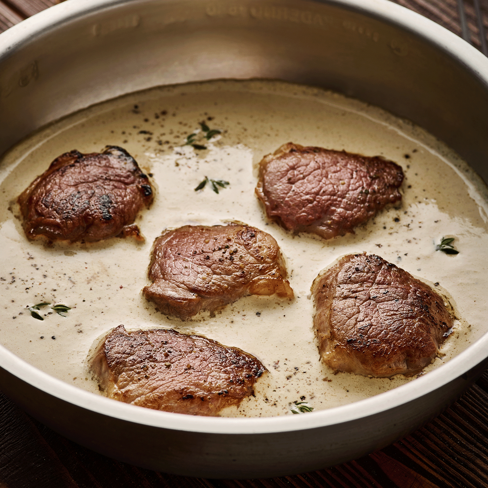 Filet mignon à la moutarde aux poivres