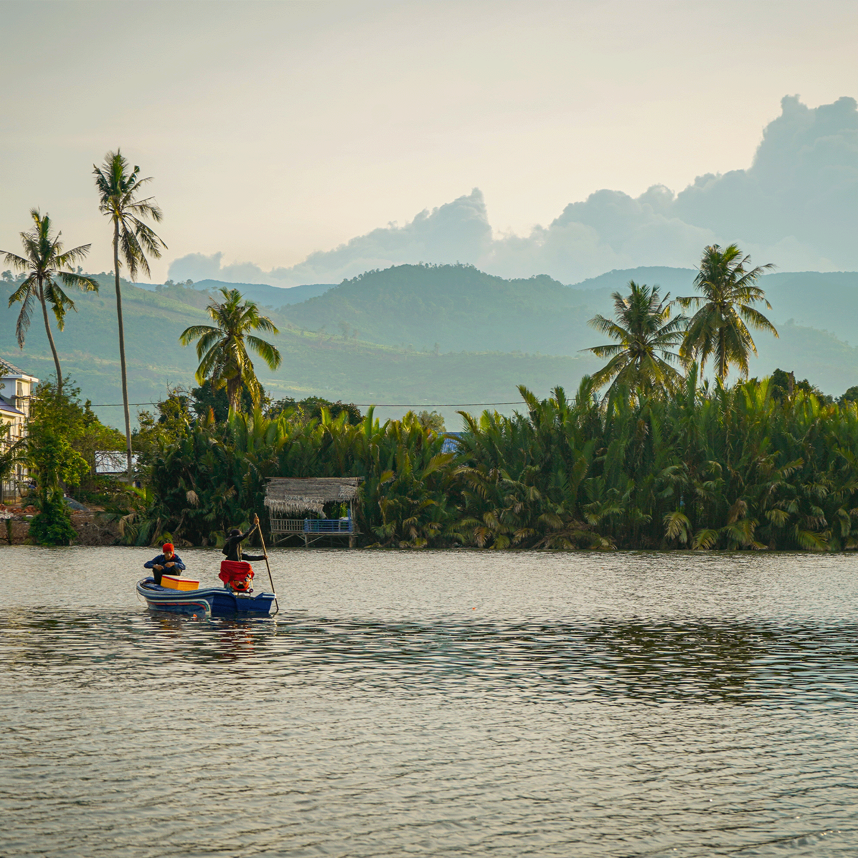 pecheur qui navigue sur la green cathedral