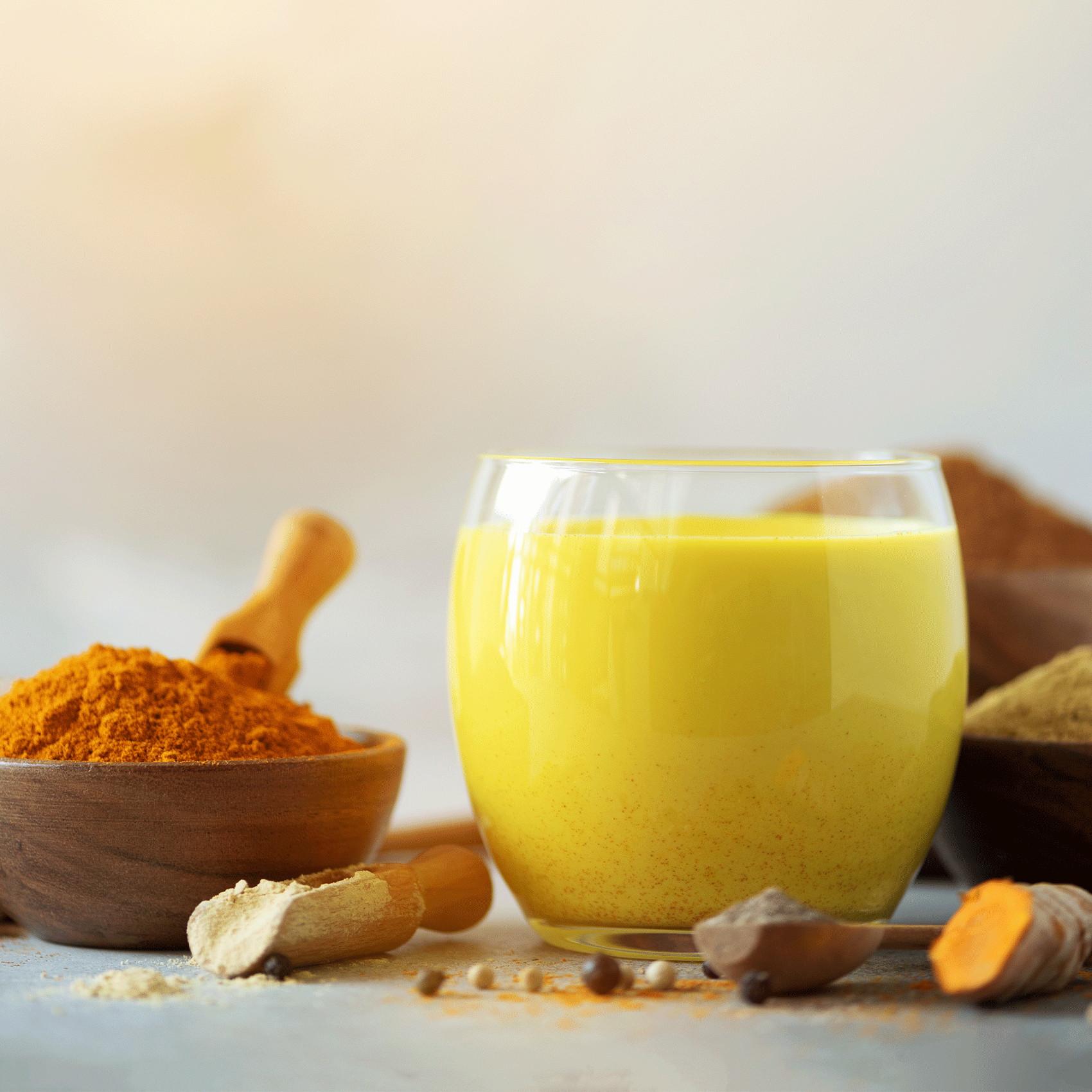 Kurkuma Anwendung in der Küche – Golden Milk, Curry und Gewürzmischungen