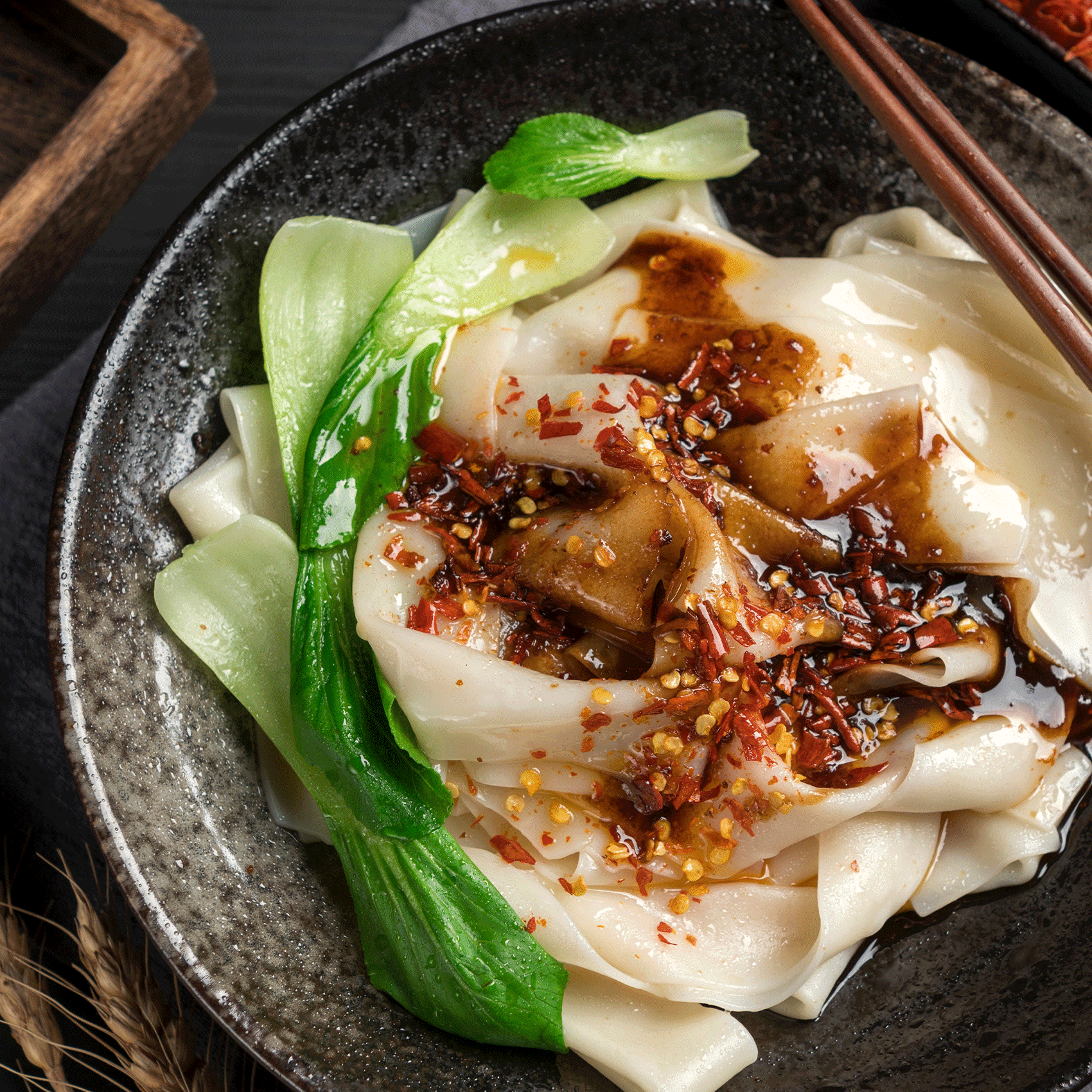 nouilles de riz à la sauce pimentée crispy