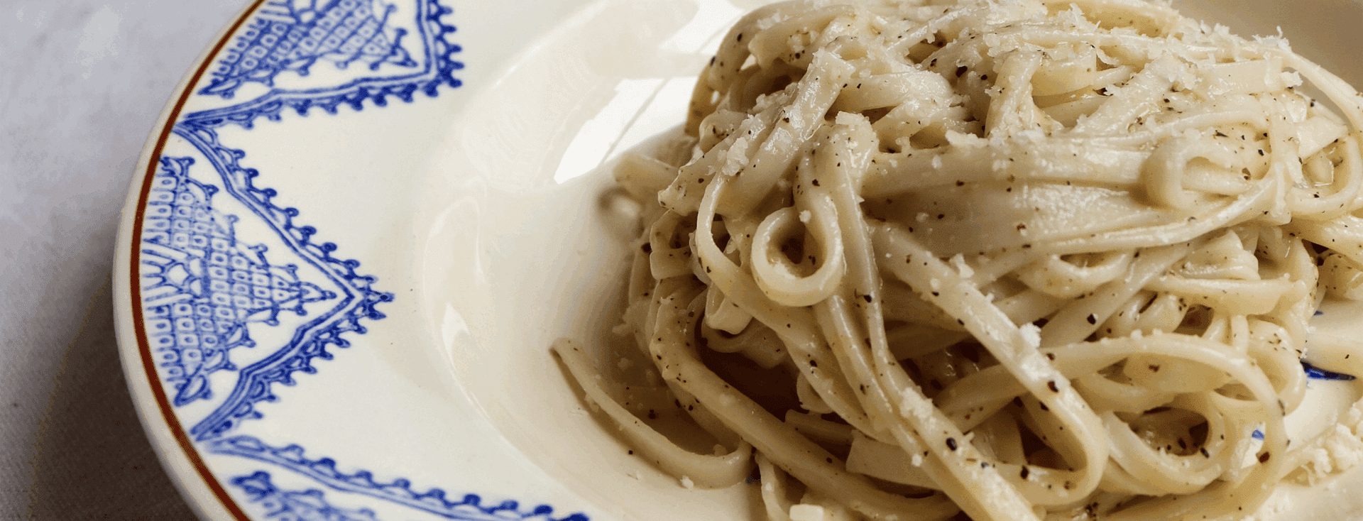 assiette de pâtes cacio e pepe