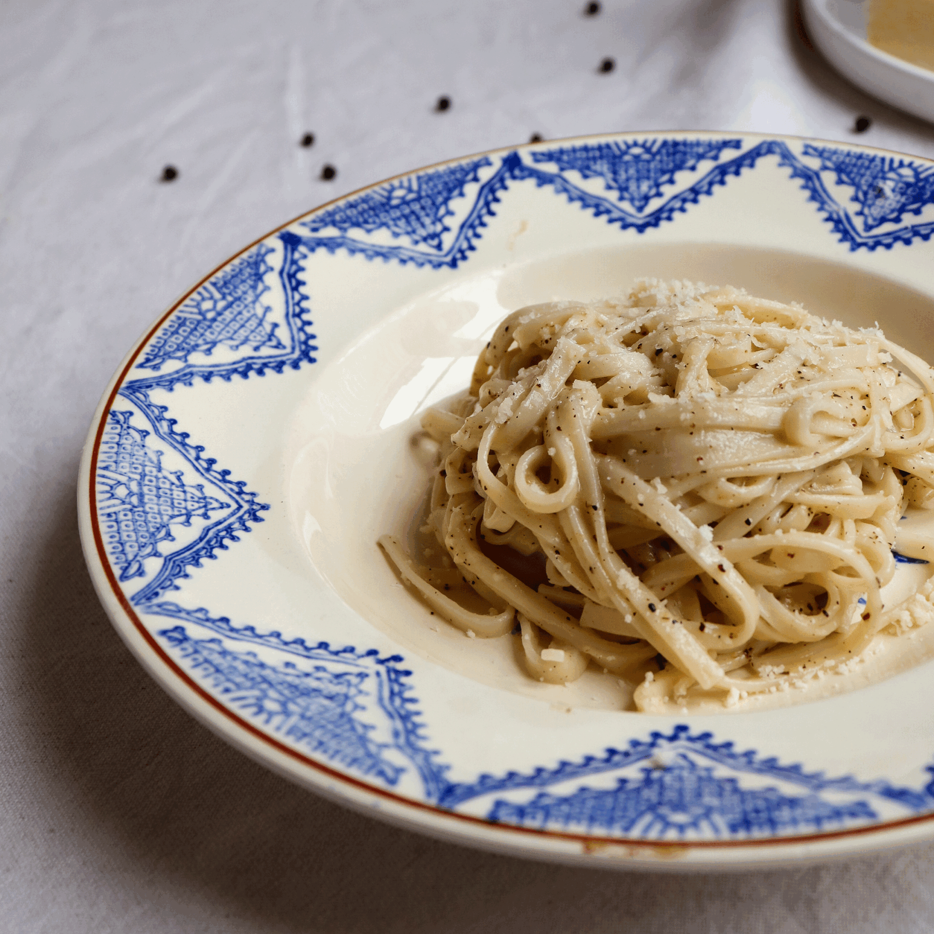 plat de linguine cacio e pepe