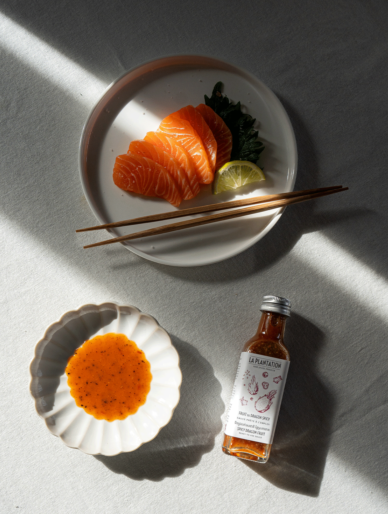 Sashimi de saumon, sauce fruit du dragon spicy