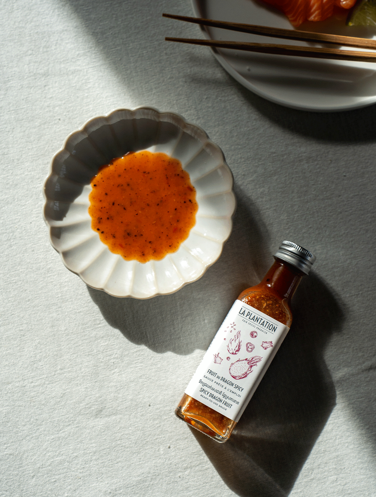 Sashimi de saumon, sauce fruit du dragon spicy