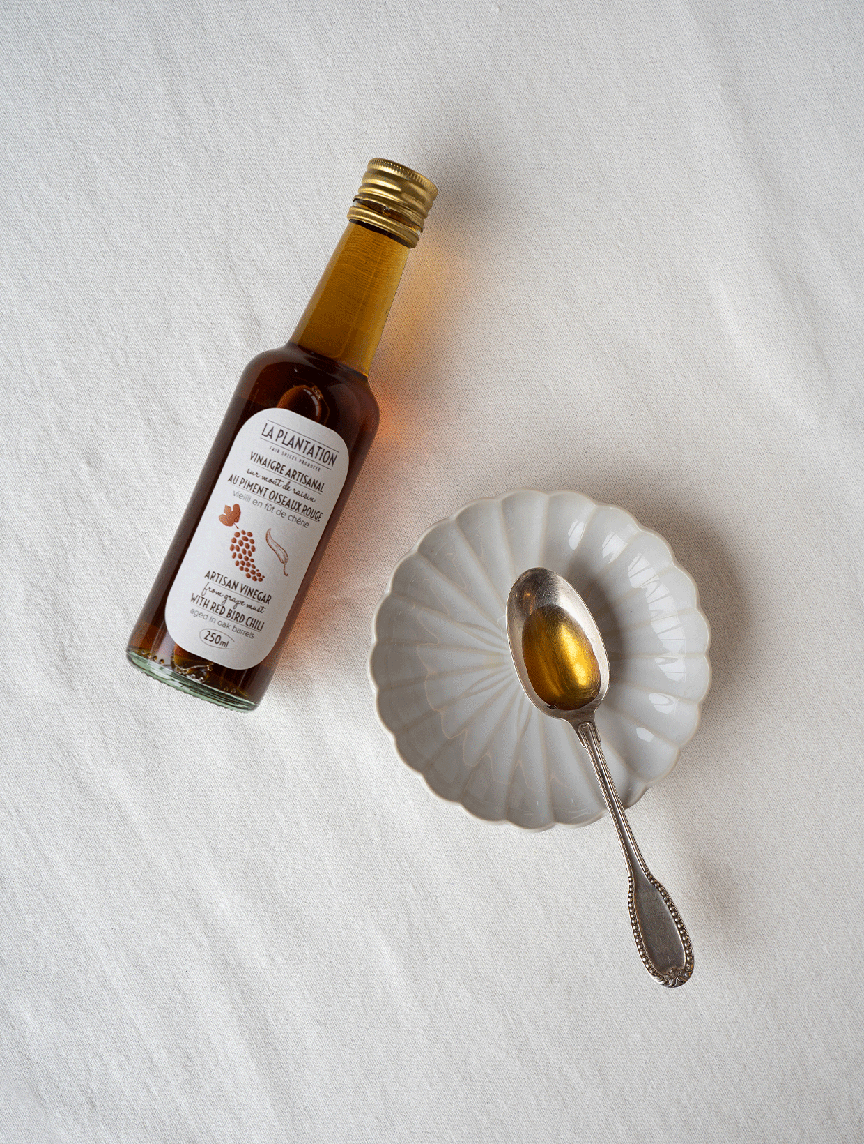 bouteille de vinaigre et cuillère