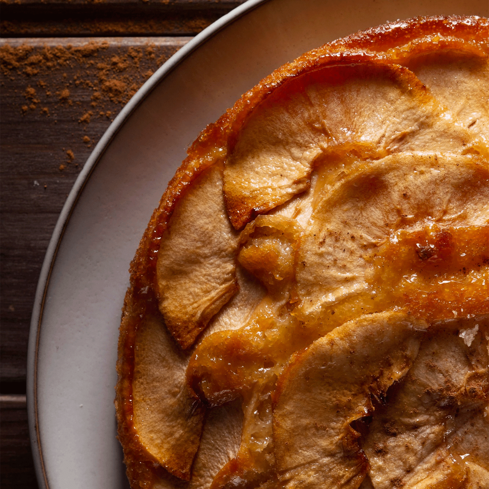tarte au pomme dans une assiette